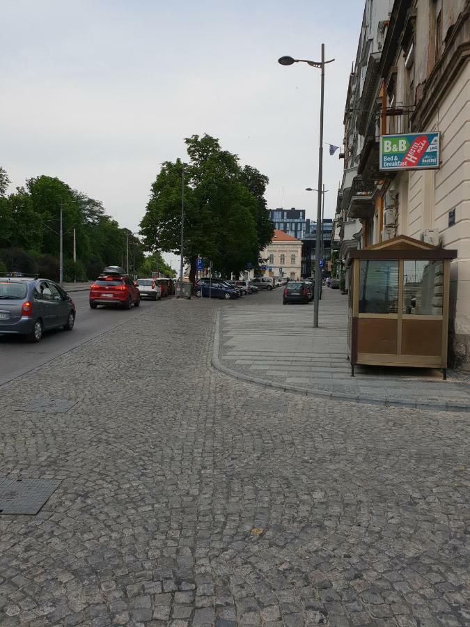 Booking En Suite Beograd Eksteriør billede