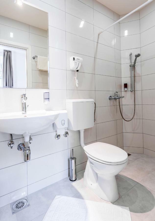 Booking En Suite Beograd Eksteriør billede