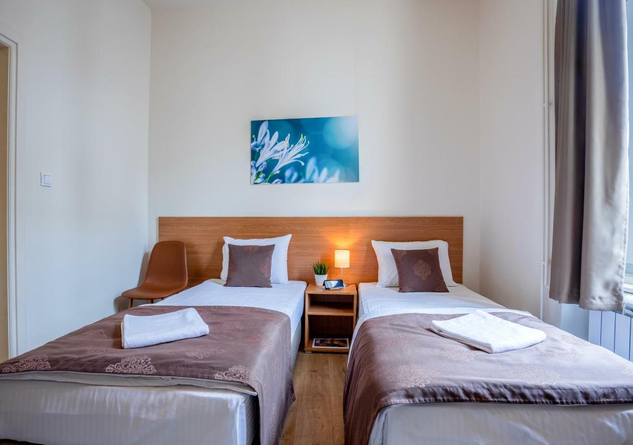 Booking En Suite Beograd Eksteriør billede