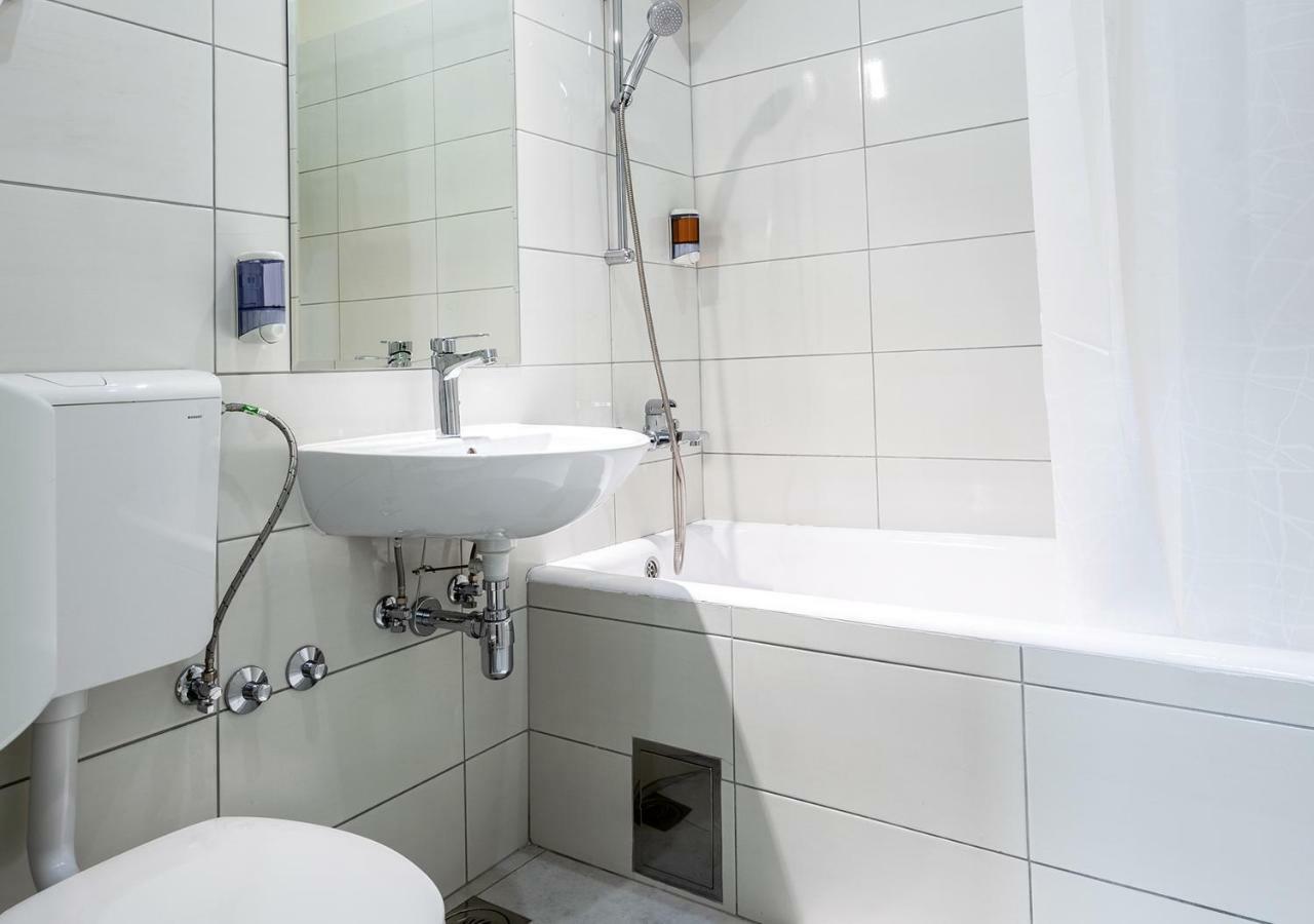 Booking En Suite Beograd Eksteriør billede