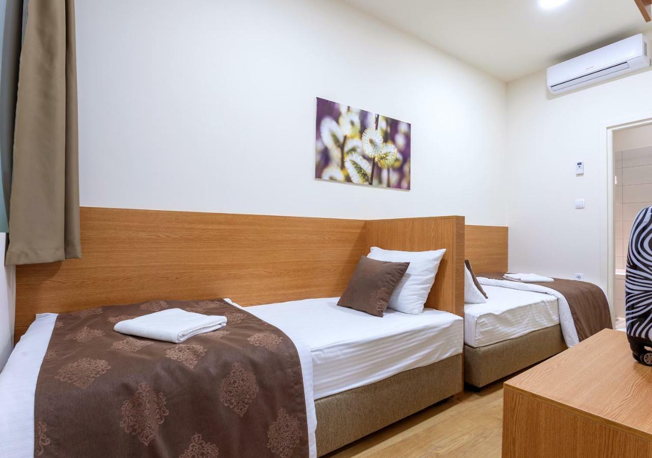 Booking En Suite Beograd Eksteriør billede