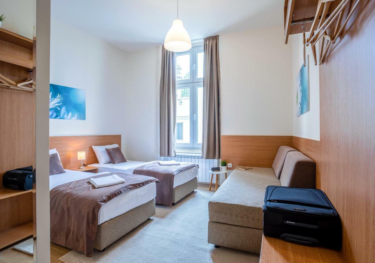 Booking En Suite Beograd Eksteriør billede