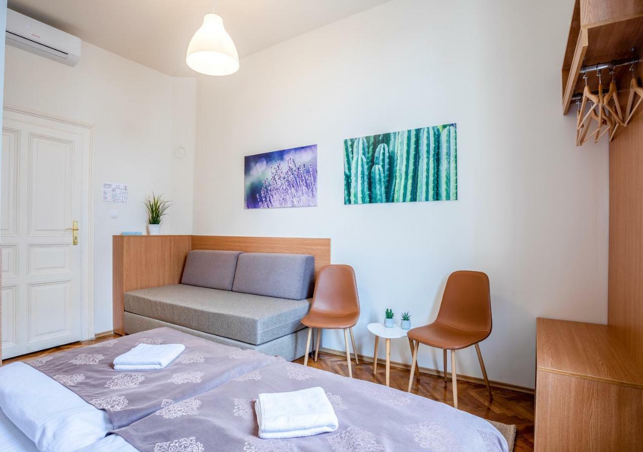 Booking En Suite Beograd Eksteriør billede